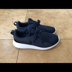 Boys Nike tennis shoes